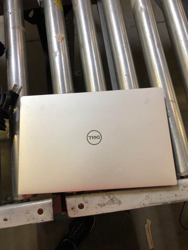 Photo 3 of Dell XPS 9000 15 9520 15.6" Notebook - FHD+ - 1920 x 1200-32 GB Total RAM - 1 TB SSD - Platinum Silver, Black