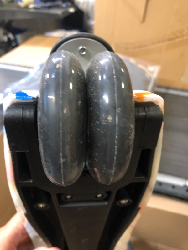 Photo 5 of AMZCARS SCOOTER - WHEELS DON'T LIGHT UP - DAMAGE : WHEELS ARE DIRTY