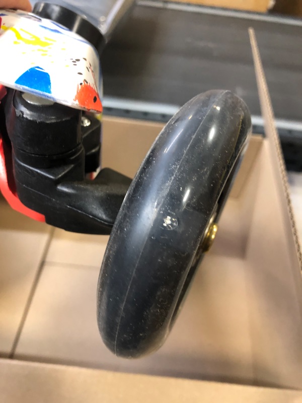 Photo 3 of AMZCARS SCOOTER - WHEELS DON'T LIGHT UP - DAMAGE : WHEELS ARE DIRTY