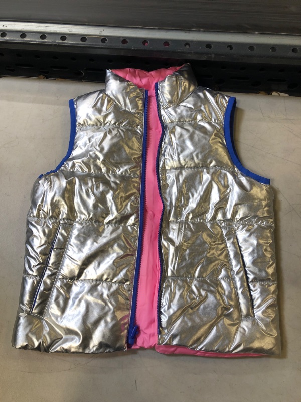 Photo 1 of BIG GIRLS PUFFER VEST - SIZE : UNKNOWN LOOKS LIKE A 6-8