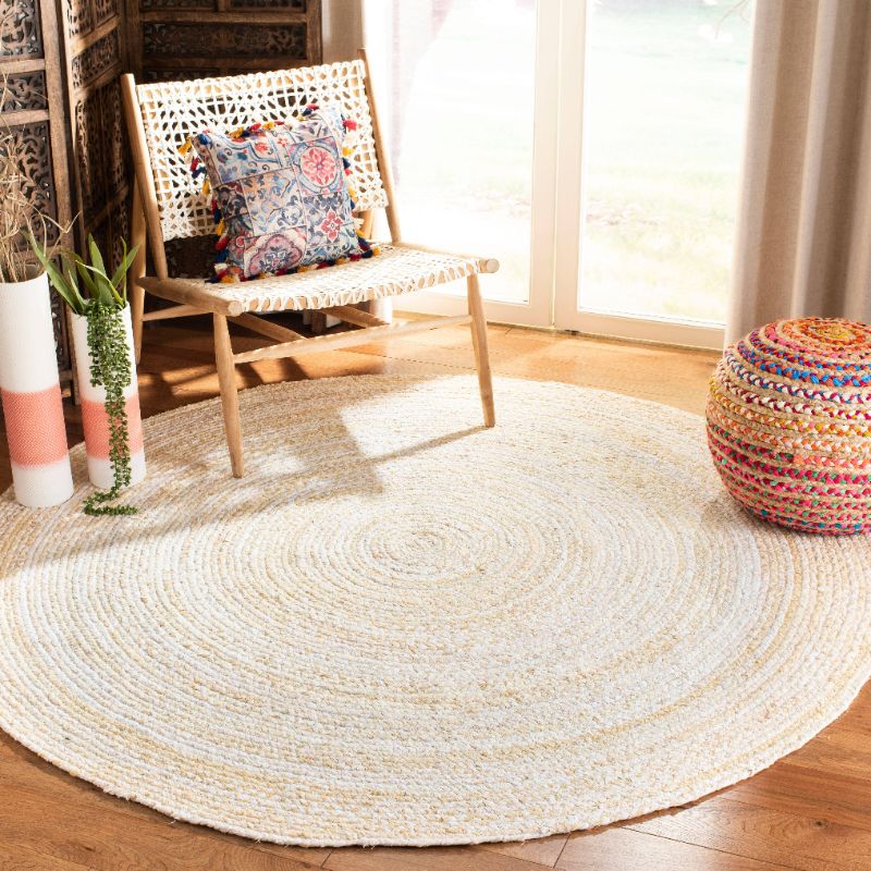 Photo 1 of SAFAVIEH Braided Collection 8' Round Beige BRD452B Handmade Country Cottage Reversible Cotton Entryway Foyer Living Room Bedroom Kitchen Area Rug
