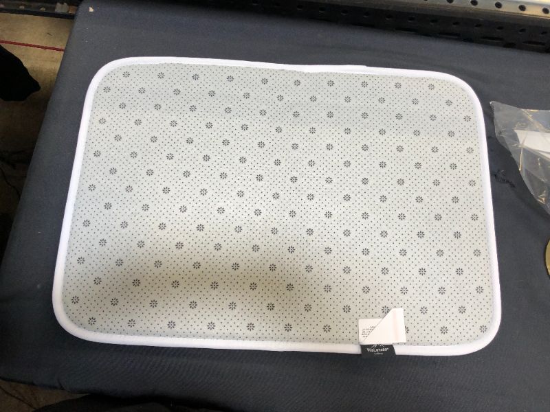 Photo 1 of Generic 17"x24" bath mat 