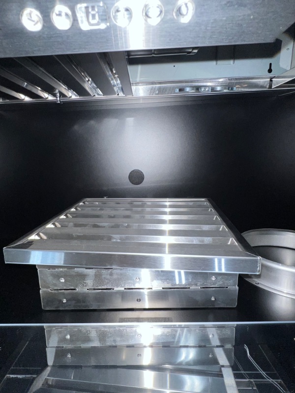 Photo 6 of ZEPHYR MODEL: AK7000BS, Under Cabinet Range Hood with 6-Speed/650 CFM Blower, Electronic Touch Controls, Halogen Lighting, Professional Baffle Filters, Airflow Control Technology™, CleanAir Function, ADA Compliant, and UL Listed: 30 Inch Width +++ OUT OF 