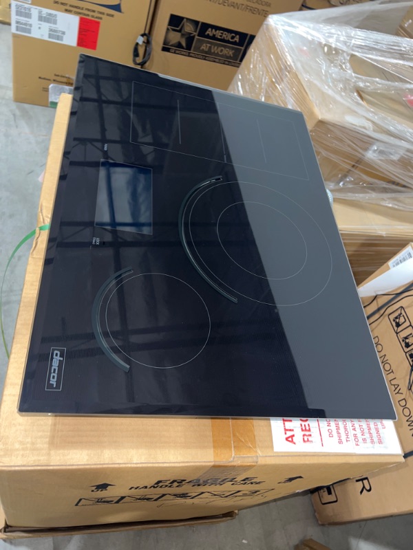 Photo 3 of 30 inch Induction Cooktop - Contemporary MODEL: DTI30M977BB
 +++ ITEM IS OUT OF BOX +++