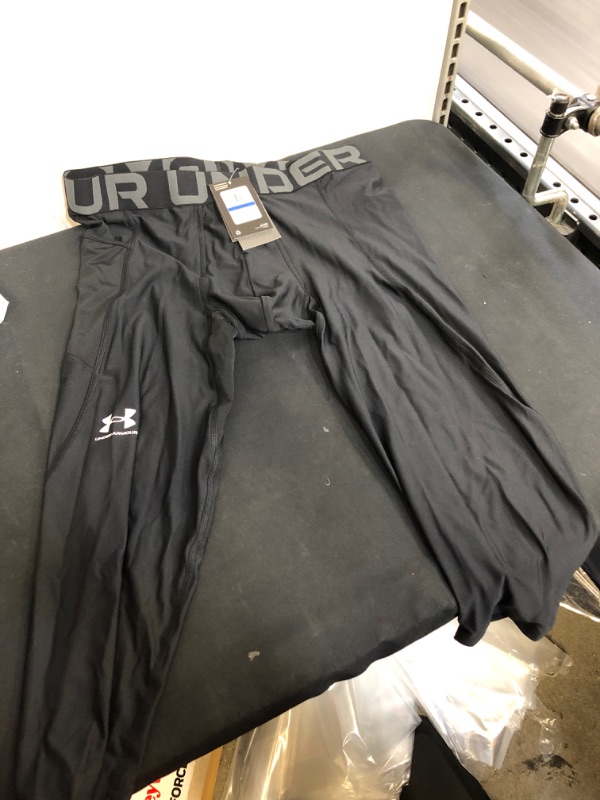 Photo 2 of Under Armour Men's HeatGear 3/4 Leggings
 SIZE XL 