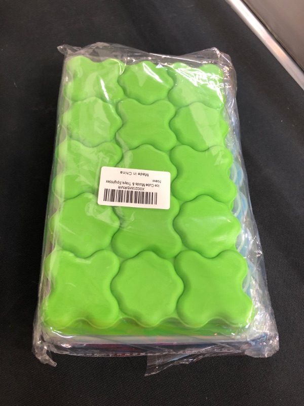 Photo 2 of 2 PCS Premium Ice Cube Trays, AUSSUA Silicone Ice Cube Molds with Sealing Lid
 GREEN AND BLUE 