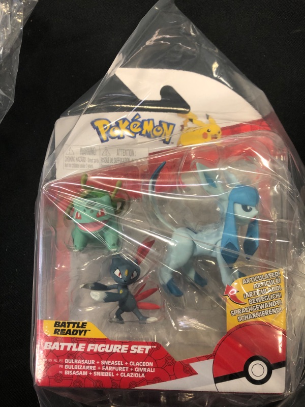 Photo 2 of Pokemon Battle Figure Set: Bulbasaur Sneasel & Glaceon
