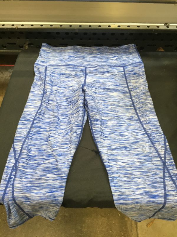 Photo 1 of women's Capri leggings 
size XL