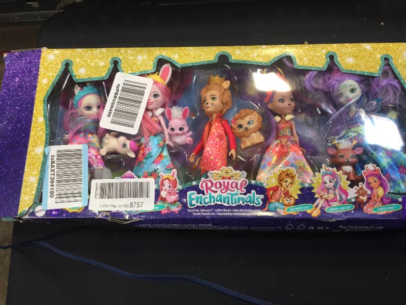 Photo 2 of Royal Enchantimals Multipack with 5 Dolls (6-in/15.2-cm) and 5 Animal Figures, Includes Patter Peacock, Bree Bunny, Ambrose Unicorn, and More, Great Gift for Kids Ages 3-8
(1 doll has a broken head) 