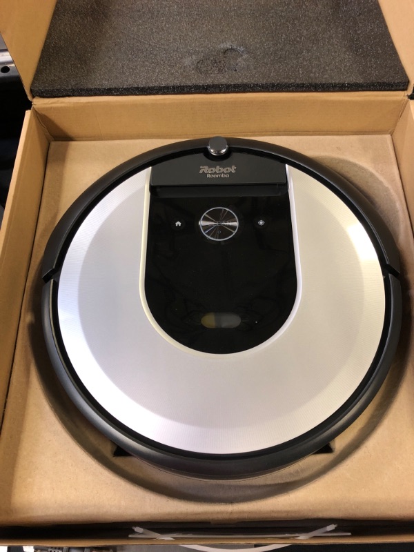 Photo 5 of iRobot Roomba i6+ (6550) Robot Vacuum with Automatic Dirt Disposal ---PARTS ONLY 
