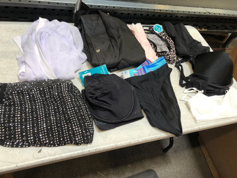 Photo 1 of BAG LOT OF 10 PIECES OF WOMEN CLOTHING --- DIFFERENT STYLES AND SIZES -- SOLD AS IS --- 