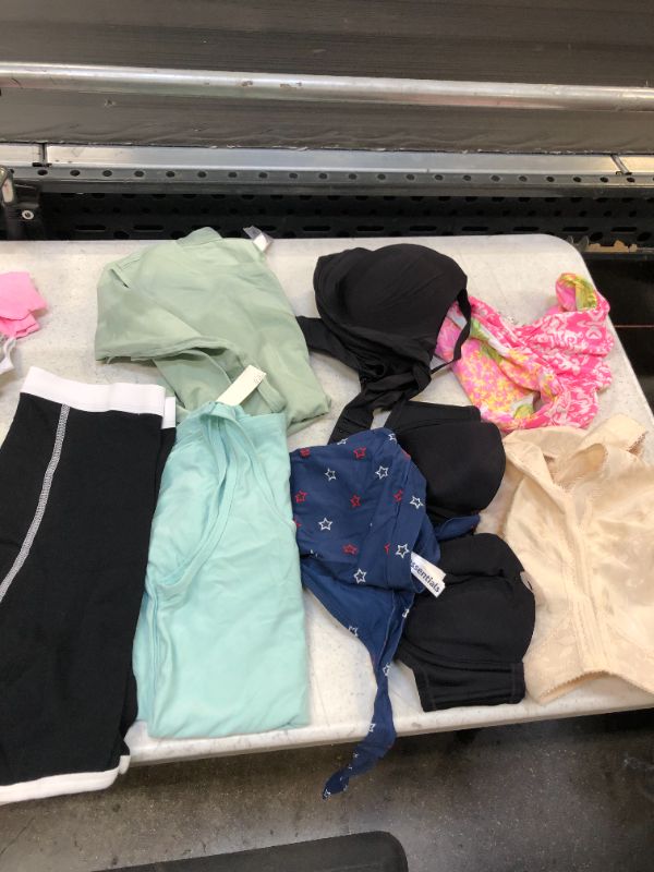 Photo 3 of BAG LOT OF WOMENS CLOTHING ---DIFFERENT STYLES AND SIZES ---SOLD AS IS -- 