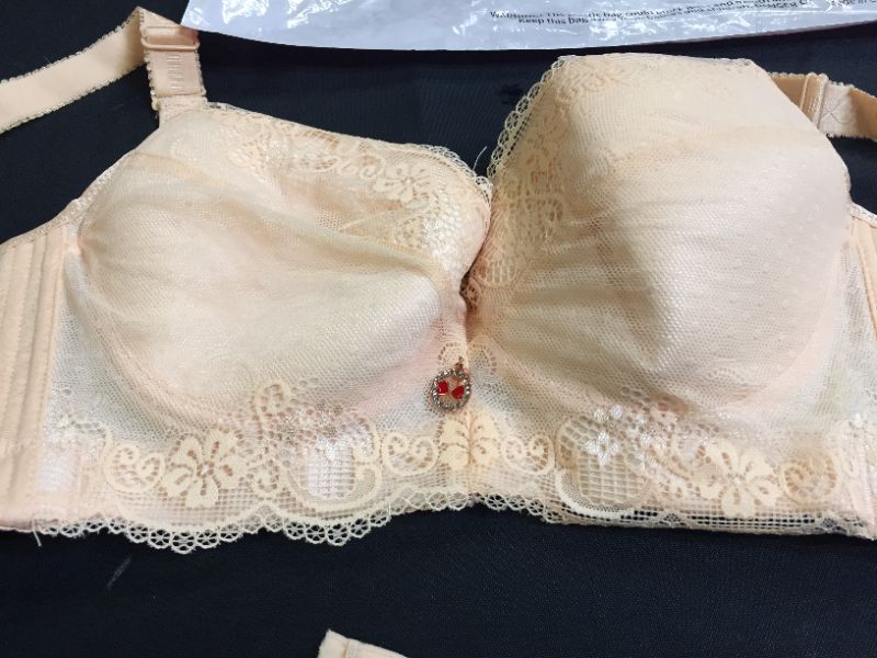 Photo 2 of WOMEN'S PADDED PUSH UP BRA SIZE 36D