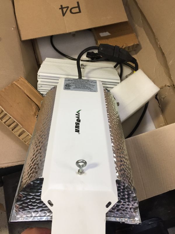 Photo 1 of 100W De fixture light 