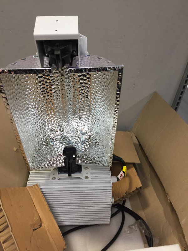 Photo 4 of 100W De fixture light 