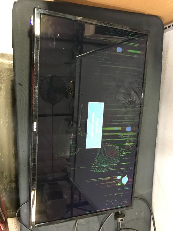 Photo 1 of RCA 32-Inch 720p HD LED Flat Screen TV
internal screen damage