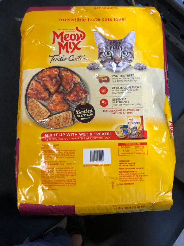 Photo 1 of Meow Mix Tender Centers Basted Bites Dry Cat Food, Chicken & Tuna Flavor, 13.5 Pound Bag
Best By: Apr 13, 2022
