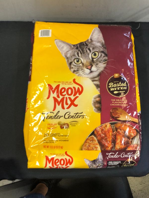 Photo 2 of Meow Mix Tender Centers Basted Bites Dry Cat Food, Chicken & Tuna Flavor, 13.5 Pound Bag
Best By: Apr 13, 2022
