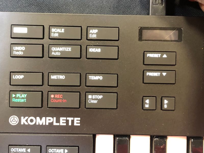 Photo 3 of Native Instruments Komplete Kontrol M32 Controller Keyboard
