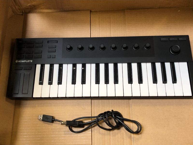 Photo 2 of Native Instruments Komplete Kontrol M32 Controller Keyboard
