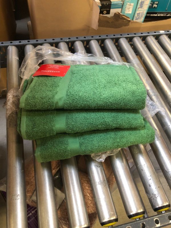 Photo 2 of PACK OF 3 GREEN Wondershop Bath Towel 27X52in
