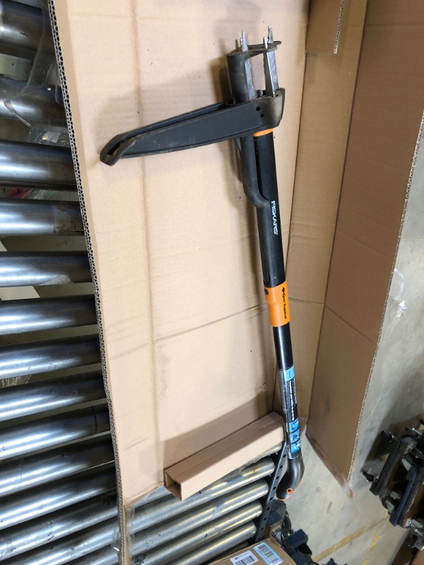 Photo 1 of Fiskars 339950-1002 4-Claw Weeder
