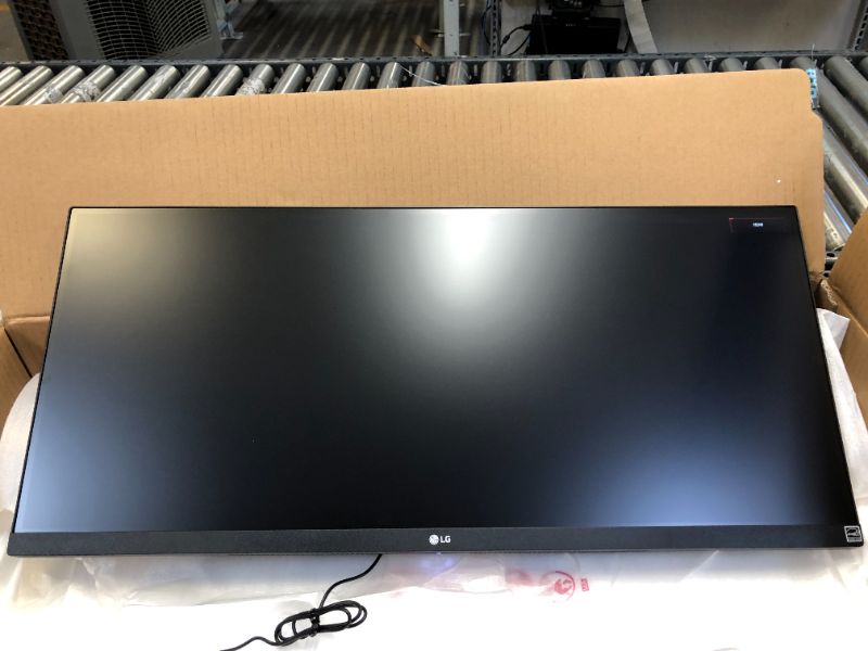 Photo 2 of LG 29WP60G-B UltraWide Monitor 29" 21:9 FHD (2560 x 1080) IPS Display, sRGB 99% Color Gamut, HDR 10, USB Type-C Connectivity, 3-Side Virtually Borderless Display - Black
