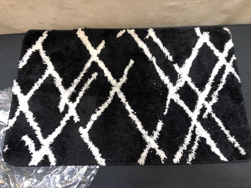 Photo 1 of BLACK AND WHITE BATH MAT 2PK