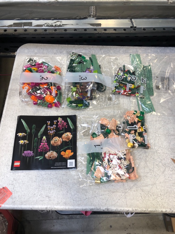 Photo 2 of LEGO Icons Flower Bouquet 10280 Building Set for Adults (756 Pieces) ( NO PACKAGING ) (SEALED ITEMS )