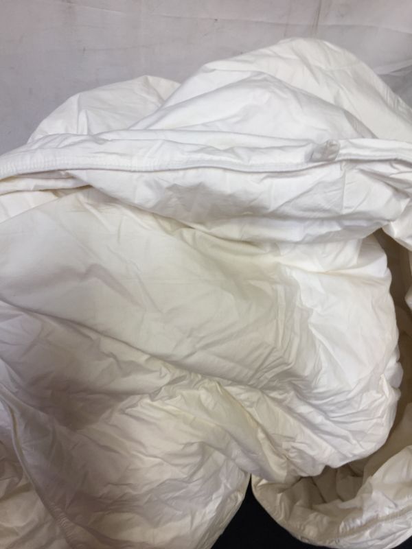 Photo 5 of APSMILE WHITE COMFORTER 90 X 90