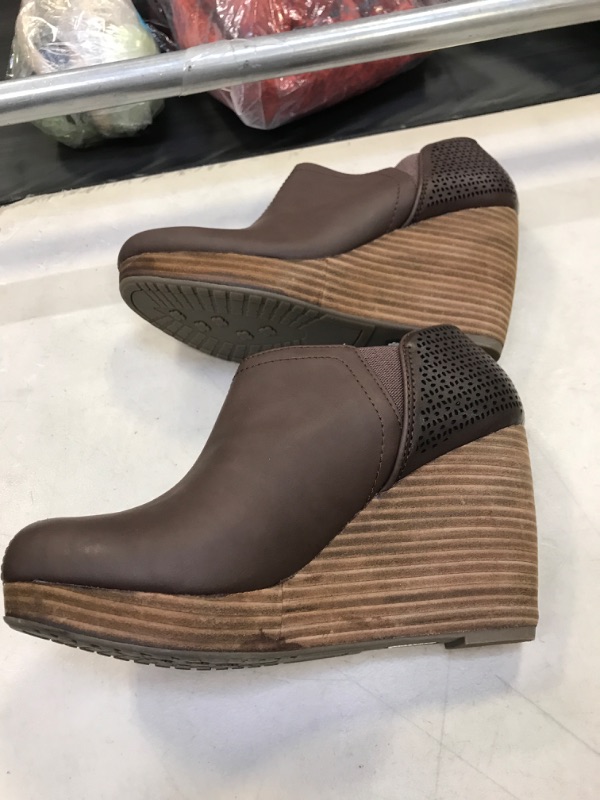 Photo 2 of Dr. Scholls Harlow Wedge BootiE
SIZE 7(SLIGHTLY USED)
