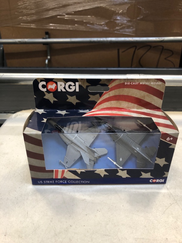 Photo 2 of Corgi CG90684 F-18-F-16 2 Plane US Strike Force Collection Aircraft
