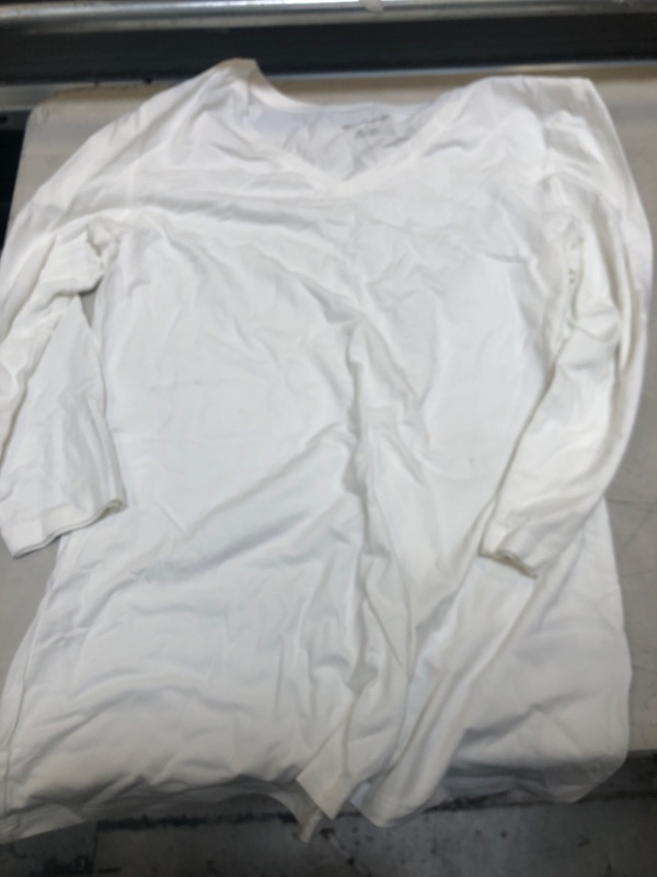 Photo 1 of Amazon Essentials Women's Classic-Fit 3/4 Sleeve V-Neck T-Shirt , 1 White 
SIZE Medium