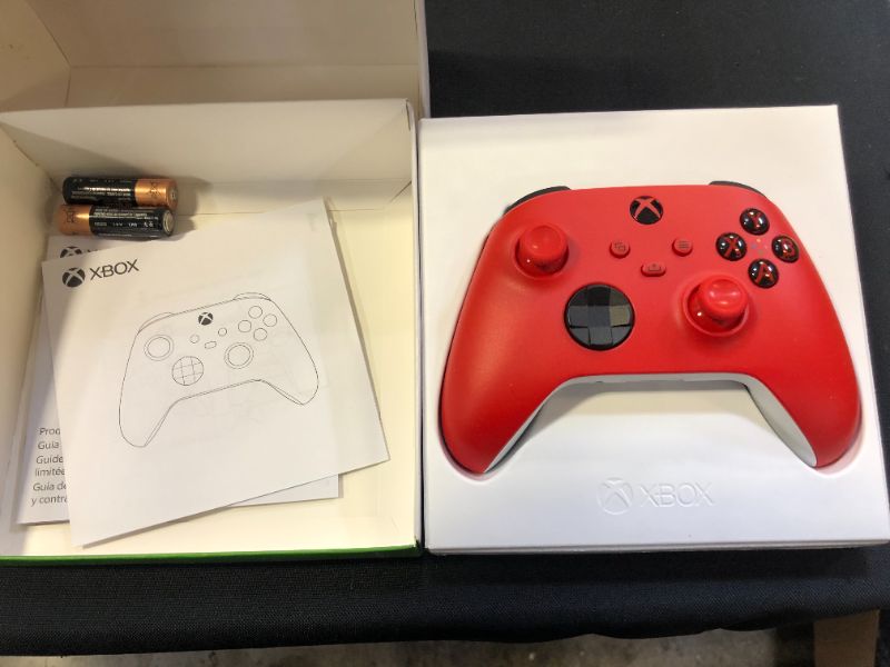 Photo 2 of Xbox Core Wireless Controller – Pulse Red
