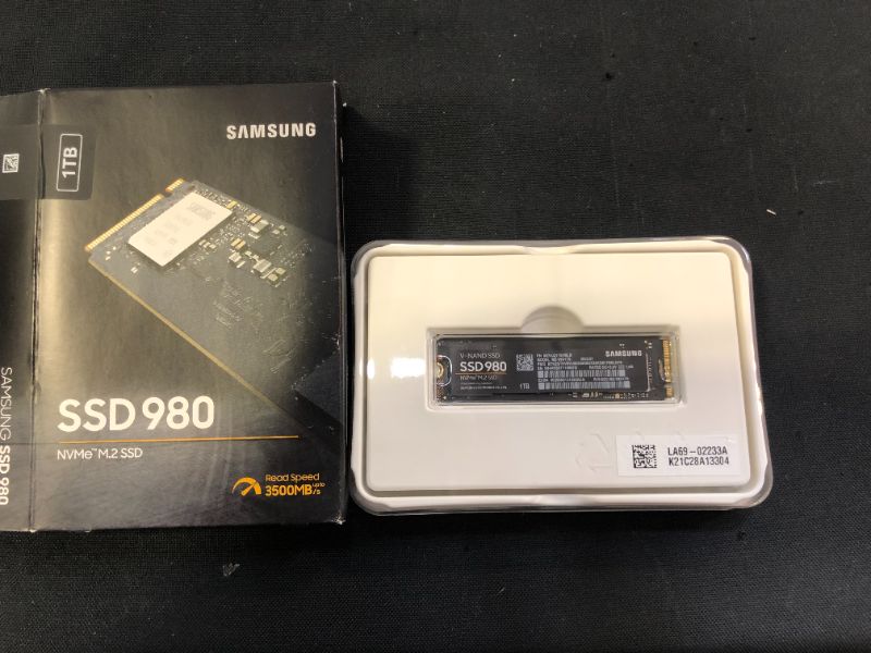 Photo 2 of SAMSUNG 980 PRO SSD 1TB PCIe 4.0 NVMe Gen 4 Gaming M.2 Internal Solid State Hard Drive Memory Card, Maximum Speed, Thermal Control, MZ-V8P1T0B
