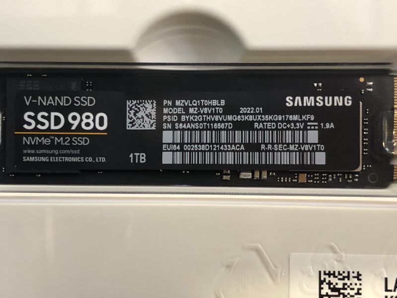 Photo 1 of SAMSUNG 980 PRO SSD 1TB PCIe 4.0 NVMe Gen 4 Gaming M.2 Internal Solid State Hard Drive Memory Card, Maximum Speed, Thermal Control, MZ-V8P1T0B
