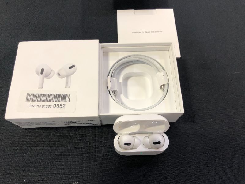 Photo 2 of Apple AirPods Pro
