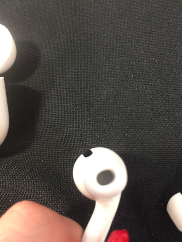 Photo 7 of Apple AirPods Pro ( USED, FUNCTIONAL ) 