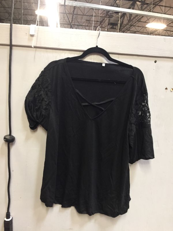 Photo 1 of Women's lace shirt sz 2XL 