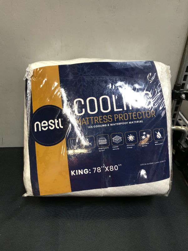 Photo 1 of cooling mattress protector ( king: 78" 80" ) 