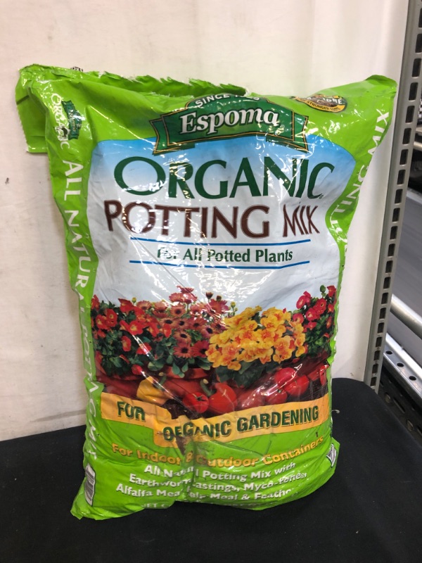 Photo 2 of Espoma Organic Potting Soil Mix - All Natural Potting Mix For Indoor & Outdoor Containers For Organic Gardening, 16qt, Pack of 1
