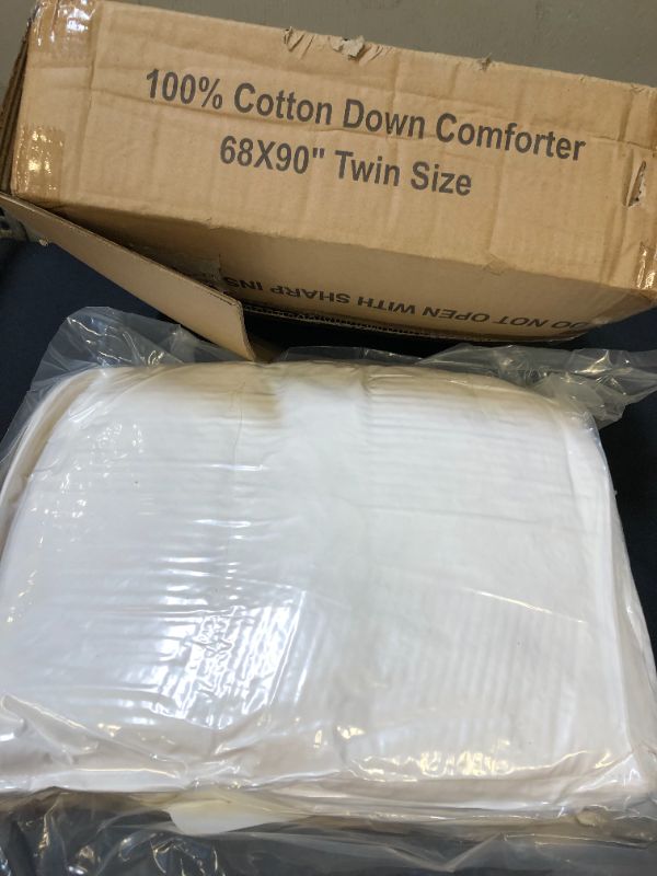 Photo 3 of 100% cotton down comforter TWIN SIZE GENERIC 