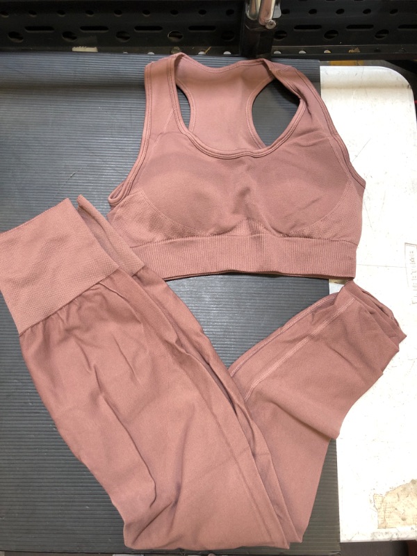 Photo 1 of Seamless Yoga Set Women Sportwear---(no size tag)