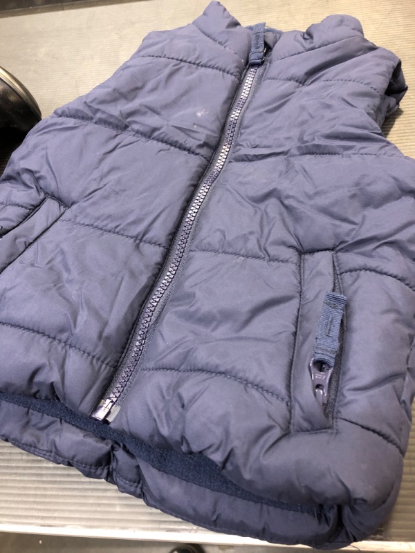 Photo 2 of Amazon Essentials Girls and Toddlers' Heavyweight Puffer Vest 3T Navy