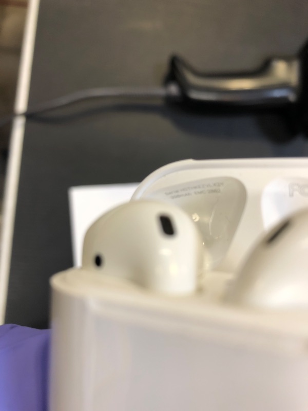 Photo 3 of Apple AirPods with Charging Case A1602 A2032 A2031