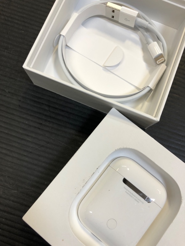 Photo 5 of Apple AirPods with Charging Case A1602 A2032 A2031