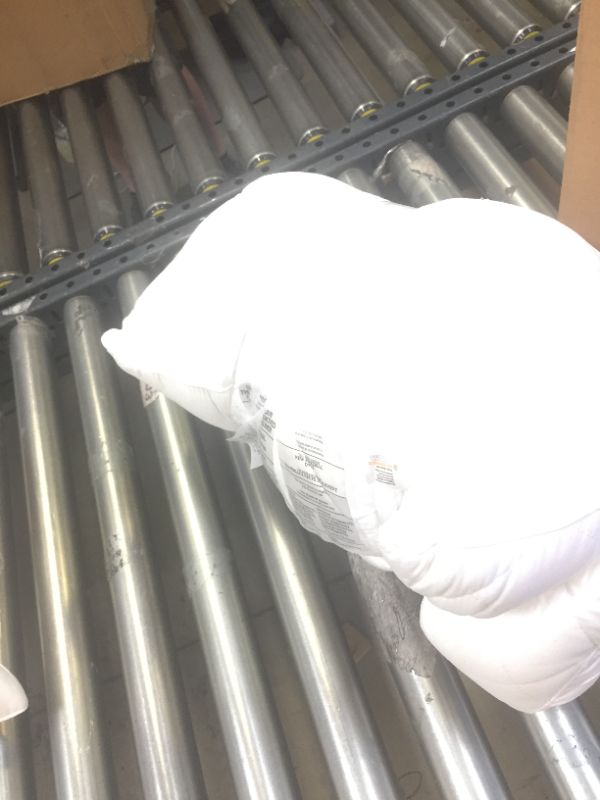 Photo 1 of bed pillow 