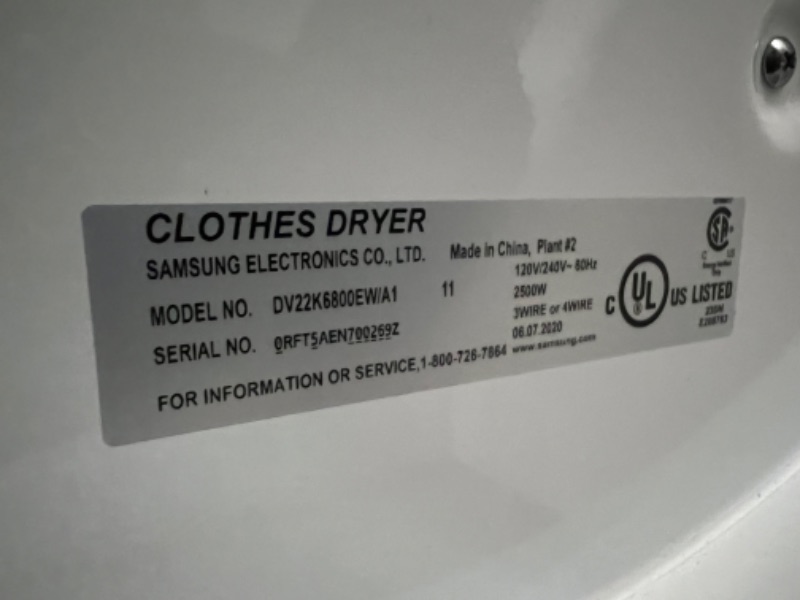Photo 7 of Samsung DV22K6800EW/A1 DV22K6800EW 4.0 cu. ft. Capacity Electric Dryer White
 - mechanical issue - small dent on top