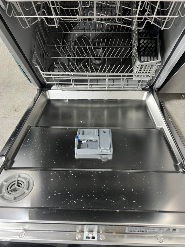 Photo 7 of Digital Touch Control 55 dBA Dishwasher in Stainless Steel
- leaks