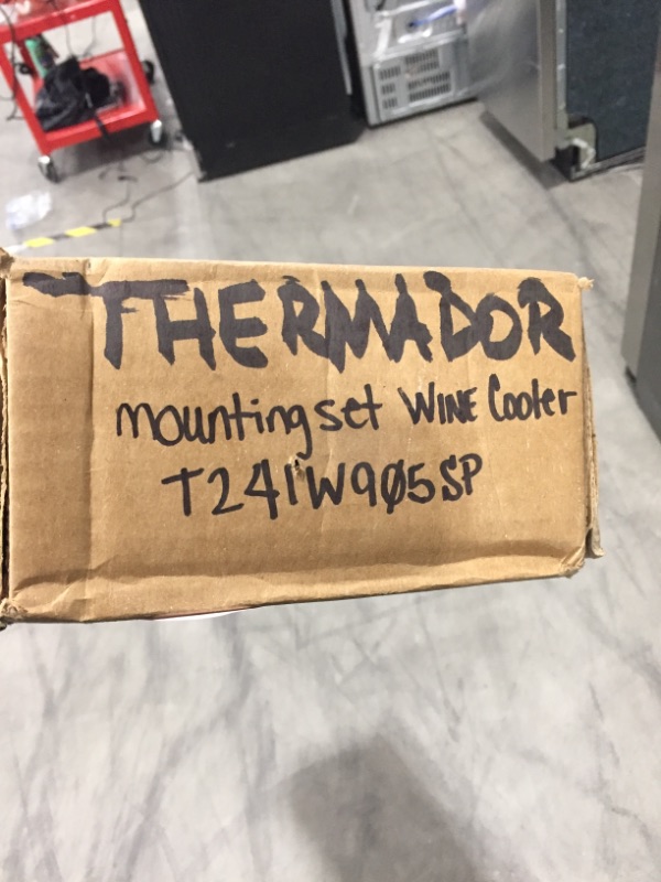 Photo 5 of THERMADOR MOUNTING SET WINE COOLER T24IW905SP100